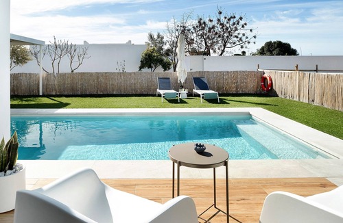 Campano House | Holiday Home 'Casa Adriana' with Private Pool, Wi-Fi and Air Conditioning