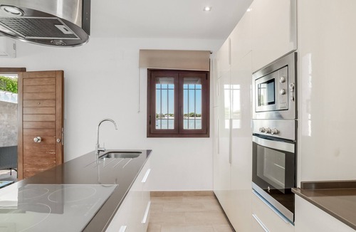 Conil de la Frontera House | Holiday Home 'Casa Oliver' with Private Pool, Wi-Fi and Air Conditioning