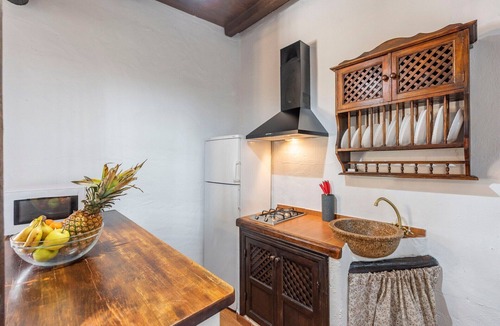 Moron de la Frontera House | Holiday Home 'Rural El Ventorrillo' with Pool & Wi-Fi
