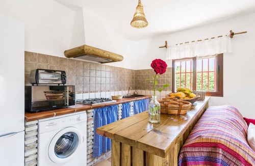 El Palmar House | Holiday Home 'El Olivo' with Shared Pool, Private Terrace and Wi-Fi