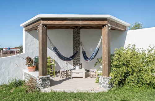 El Palmar House | Holiday Home ‘Victoria’ with Sea View, Mountain View, Wi-Fi, Garden & Pool