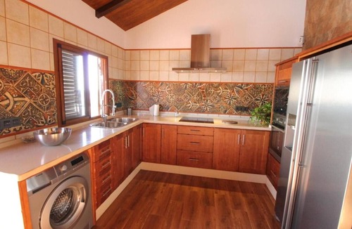 Vejer de la Frontera House | Holiday Home 'Bellavistas' with Mountain View, Wi-Fi and Air Conditioning