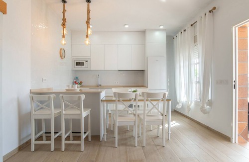 El Palmar House | Holiday Home 'Canario' with Private Garden and Wi-Fi