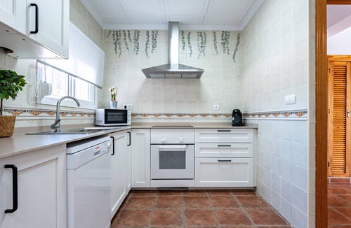 Alhaurin de la Torre House | Holiday Home 'Villa Paula Los Manantiales' with Mountain View, Wi-Fi and Air Conditioning