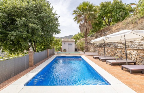 Canillas de Albaida House | Holiday Home 'Casa Flamenca' with Mountain View, Wi-Fi and Air Conditioning