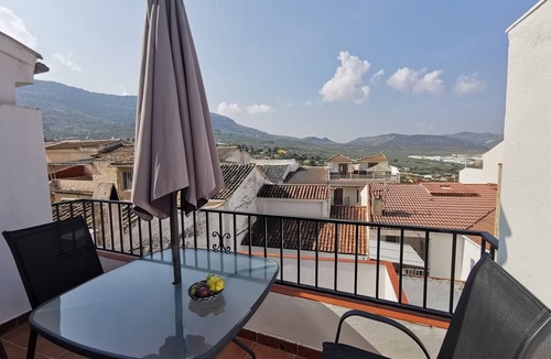 Castillo de Locubin House | Holiday Home 'Casa Ricapaz - Long Term Advantage' with Mountain View, Private Terrace and Wi-Fi