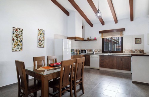 Conil de la Frontera House | Holiday Home 'Villa Mendoza Olivo' with Private Pool, Wi-Fi and Air Conditioning