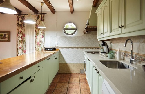 Alcaudete House | Holiday Home 'Alojamiento Rural Marien' with Mountain View, Pool, Garden & Wi-Fi