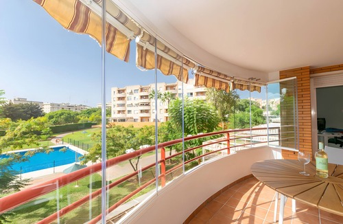 Teatinos House | Holiday Home 'Apartment in Teatinos' with Shared Pool, Shared Garden and Wi-Fi