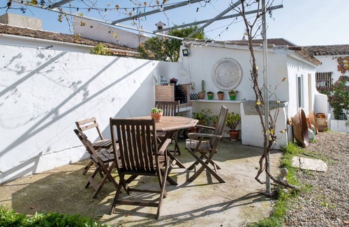 Algodonales House | Holiday Home 'Baraka' with Mountain View, Wi-Fi and Air Conditioning