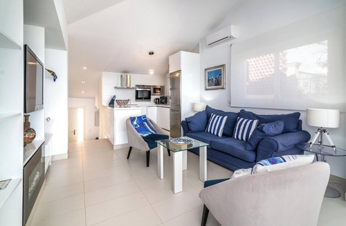 Bahia Dorada House | Holiday Home "Beach-Front Bahía Dorada" with Sea View, Shared Pools and Wi-Fi