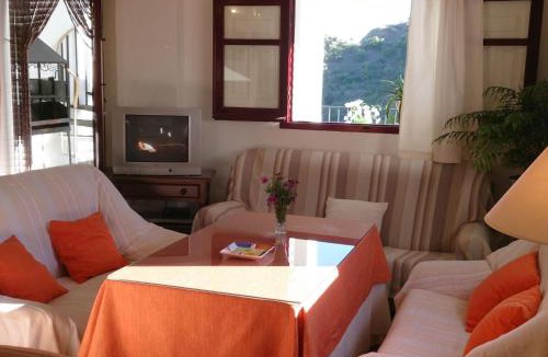 Sorvilan House | Holiday Home Berg- und Strandurlaub südlich von Granada by Interhome
