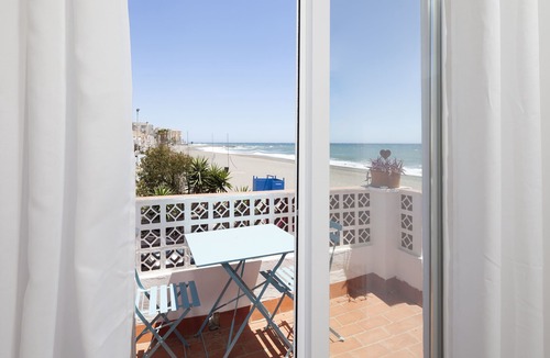 Caleta de Velez House | Holiday Home 'Casa Nido Playa' with Sea View, Wi-Fi and Air Conditioning