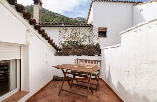 Grazalema House | Holiday Home 'Casa Calle Del Carmen' with Mountain View, Wi-Fi and Air Conditioning
