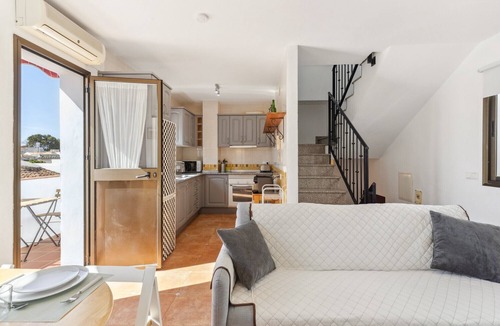 Mijas Pueblo House | Holiday Home 'Casa Centro' with Sea View, Wi-Fi and Air Conditioning