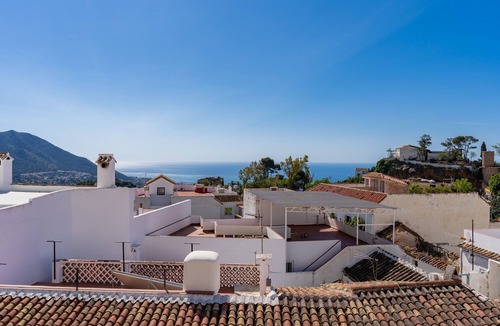 Mijas Pueblo House | Holiday Home 'Casa Centro' with Sea View, Wi-Fi and Air Conditioning