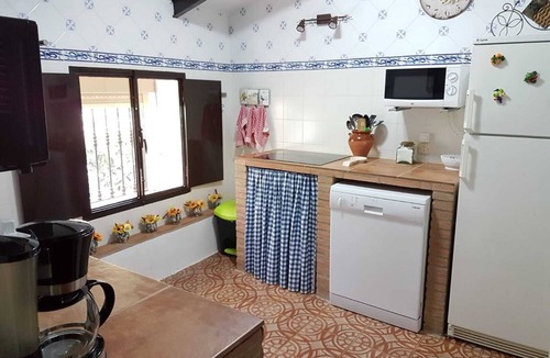 Calabazares House | Holiday Home 'Casa Del Escultor' with Mountain View, Wi-Fi and Air Conditioning
