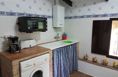 Calabazares House | Holiday Home 'Casa Del Escultor' with Mountain View, Wi-Fi and Air Conditioning