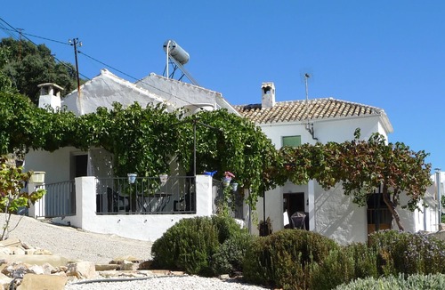 Iznajar House | Holiday Home Casa del Pino with Mountain Views, Pool & Wi-Fi