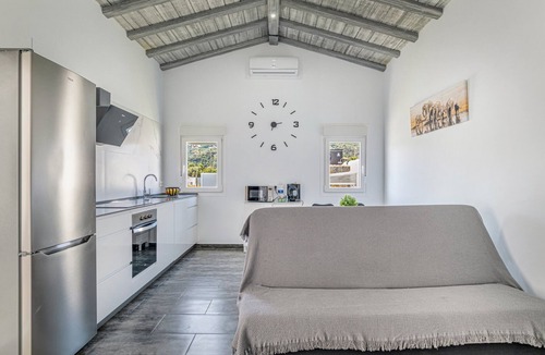 San Ambrosio House | Holiday Home 'Casa El Elefante' with Heated Pool, Wi-Fi and Air Conditioning