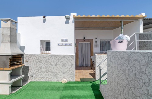 Conil de la Frontera House | Holiday Home 'Casa Rocio' with Private Pool, Wi-Fi and Air Conditioning