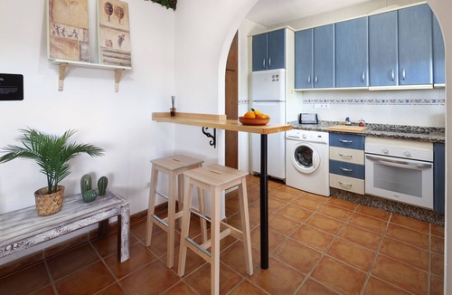 Alcaucin House | Holiday Home 'Casa La Huerta 2' with Mountain View, Wi-Fi and Air Conditioning