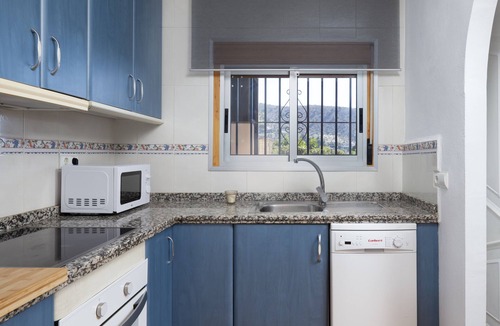 Alcaucin House | Holiday Home 'Casa La Huerta 2' with Mountain View, Wi-Fi and Air Conditioning