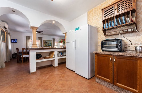Monda House | Holiday Home "Casa Mis Nietos" with Pool, Garden and Wi-Fi