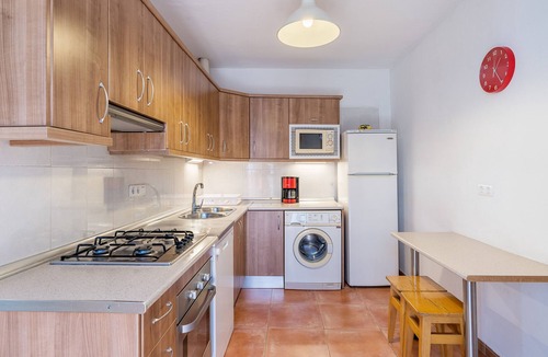 Cacin House | Holiday Home 'Casa Pepita' with Mountain View, Private Pool and Wi-Fi