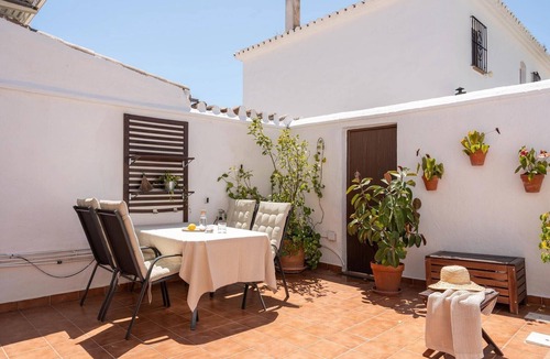 Fuengirola House | Holiday Home "Casa Pueblo Lopez" with Private Pool, Terrace, Air Conditioning & Wi-Fi