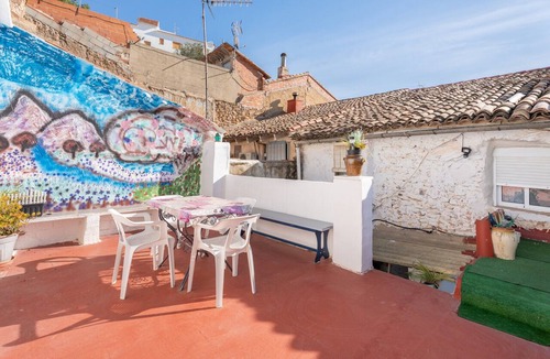 Navarres House | Holiday Home 'Casa Ratón Pérez' with Private Terrace, Wi-Fi and Air Conditioning