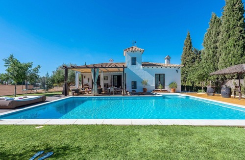 Marchena House | Holiday Home "Casa Rural La Teja" with Pool, Garden and Wi-Fi