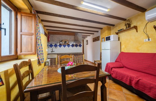 Laroya House | Holiday Home 'Casa Rural Museo' with Mountain View, Shared Pool and Wi-Fi