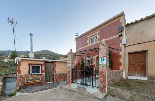 Macael House | Holiday Home 'Casa Rural Mccoy 2' with Mountain View, Shared Pool and Air Conditioning