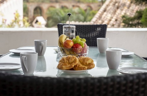 Oasis del Capistrano House | Holiday Home "Casablanca 38 Oasis de Capistrano" with Mountain View, Pool & Wi-Fi