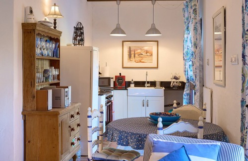 Iznajar House | Holiday Home 'Casita 1 Bedroom' with Mountain Views, Pool and Wi-Fi