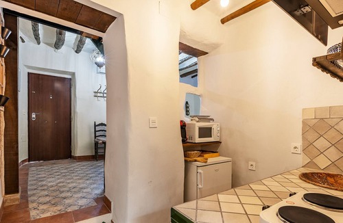 Gojar House | Holiday Home 'Constitucion's Home' with Mountain View, Terrace & Wi-Fi