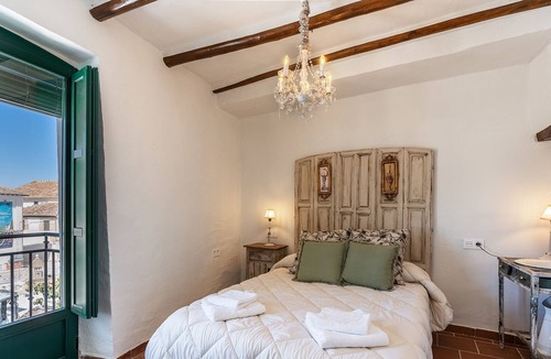 Gojar House | Holiday Home 'Constitucion's Home' with Mountain View, Terrace & Wi-Fi