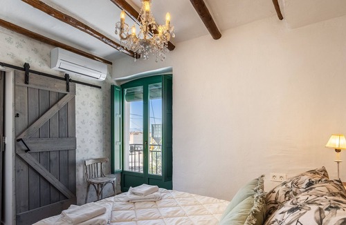 Gojar House | Holiday Home 'Constitucion's Home' with Mountain View, Terrace & Wi-Fi