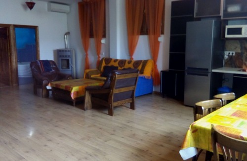 Castril House | Holiday Home ‘Cortijo la Era’ with Mountain View, Pool & Wi-Fi