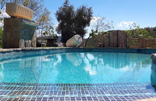 Castril House | Holiday Home ‘Cortijo la Era’ with Mountain View, Pool & Wi-Fi
