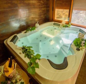 Laroya House | Holiday Home Das Upside Down House mit Whirlpool-Badewanne by Interhome