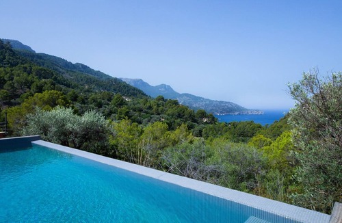 Soller House | Holiday Home 'Dream Property In Alconasser' with Sea View, Pool, Terrace & Wi-Fi