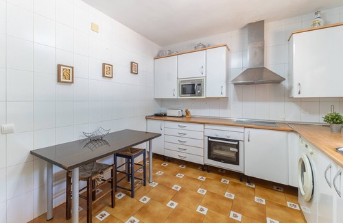 Valdemorillo House | Holiday Home 'El Bolero De Brasal' with Private Pool, Wi-Fi and Air Conditioning