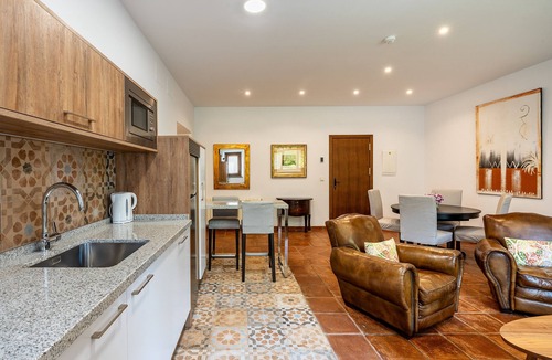 Durcal Apartment | Holiday Home 'El Río' with Shared Pool, Shared Garden & Wi-Fi