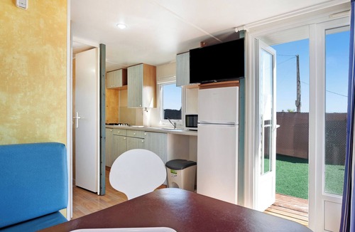 Campano House | Holiday Home 'Eloy Playa 3 - Sólo Familias' with Pool, Garden & Wi-Fi