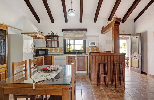 Barrio Nuevo House | Holiday home "Villa Mendoza" with Pool, Garden & Wi-Fi