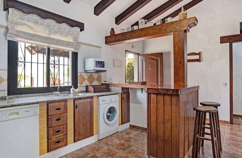 Barrio Nuevo House | Holiday home "Villa Mendoza" with Pool, Garden & Wi-Fi