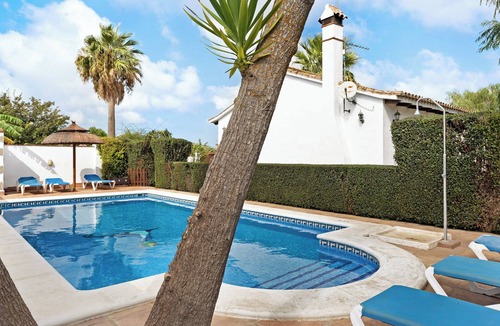 Barrio Nuevo House | Holiday home "Villa Mendoza" with Pool, Garden & Wi-Fi