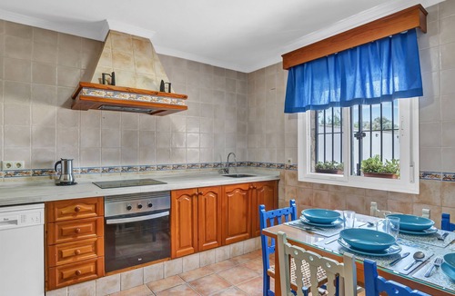 El Palmar House | Holiday Home 'Casa Juan Y Josefa El Palmar' with Private Terrace, Wi-Fi & Air Conditioning